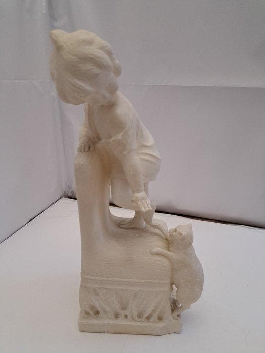 Beeld, Bimba con gatto - 31 cm - Albast, Antiek en Kunst, Curiosa en Brocante
