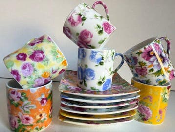 “Colorful Floral Porcelain Moka Set – Romantic Roses & Wild