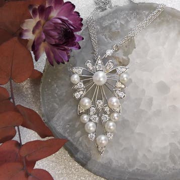 UTOPIA Art Deco witgouden collier met parel en diamant 1,..., Gebruikt, Ophalen of Verzenden, Met edelsteen, Goud
