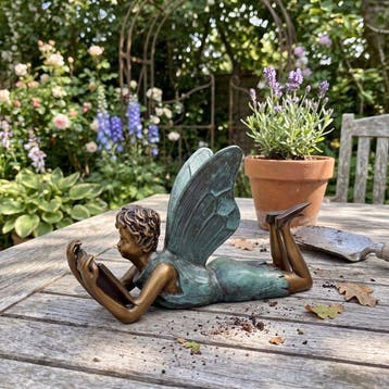 Beeld, Liggend elfje - 14 cm - Brons