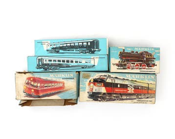 3 Märklin locomotieven en 2 personenwagons, spoor HO., Gebruikt