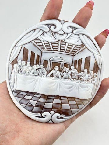 CASSIS MADAGASCARIENSIS - Cameo - Handgesneden camee, Verzamelen