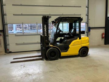 Veiling: Heftruck Hyundai 30D-9E Diesel 3000kg 4.7m 2017, Zakelijke goederen, Machines en Bouw | Heftrucks en Intern transport