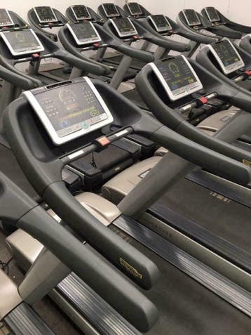 ONGEKEND uit OPHEF loopband TECHNOGYM excite 700 led WEG=WEG, Ophalen, Zo goed als nieuw, Benen