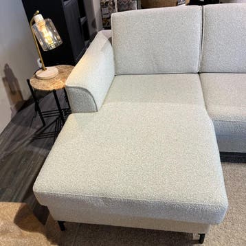 Hoekbank Alcona Links Stof Cloudy Beige - Henders en Hazel, Huis en Inrichting, Hoekbank, Nieuw, Ophalen of Verzenden, 200 tot 250 cm