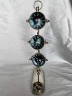 Maritieme objecten - Vintage kompas en wereldtijdhorloges