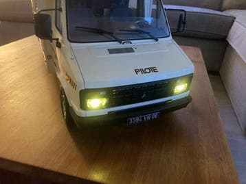 Hachette 1:8 - Modelauto - Camping Car Pilote R570 CE, Nieuw