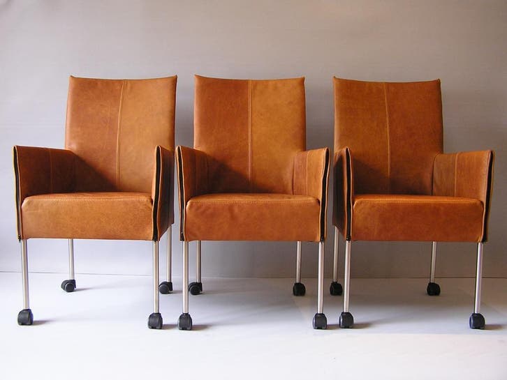 Leren eetkamerstoelen armleuningen rvs staal wieltjes hout, Huis en Inrichting, Stoelen, Nieuw, Hout, Leer, Metaal, Stof