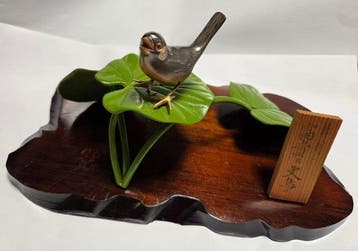 Java Sparrow on Fuki Leaves - sculptuur - Koud