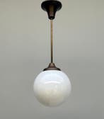 Plafondlamp - Opaline glas - Hanglamp van messing met een