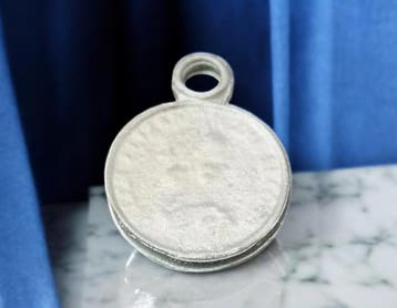 10 xMetalen bedeltje van een muntje, zilverkleur afm. 13..., Ophalen of Verzenden, Nieuw, Bedel