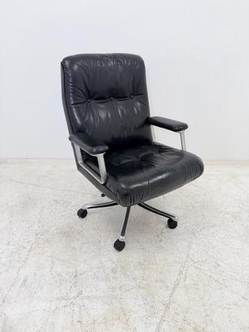 Tecno P128 directiestoel zwart leder, Vergader- of Presentatieruimte, Ophalen of Verzenden, Gebruikt, Stoel
