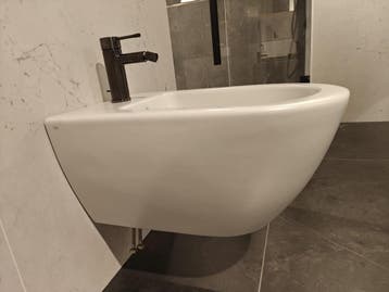 Wandbidet mat wit met gunmetal bidetkraan - 0014 0056, Ophalen, Nieuw, Toilet