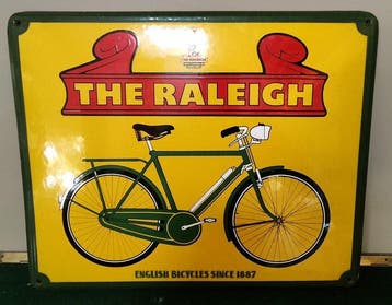 Vintage geëmailleerde plaquette uit 1950 The Raleigh –