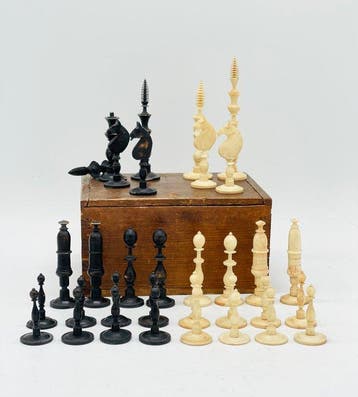 Schaakspel - Selenus bone chess set - Been