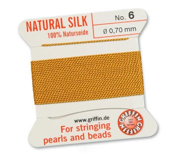 Parel zijde Griffin 2 meter met naald  No: 6 Ø 0,70mm Amber, Ophalen of Verzenden, Nieuw, Kraal