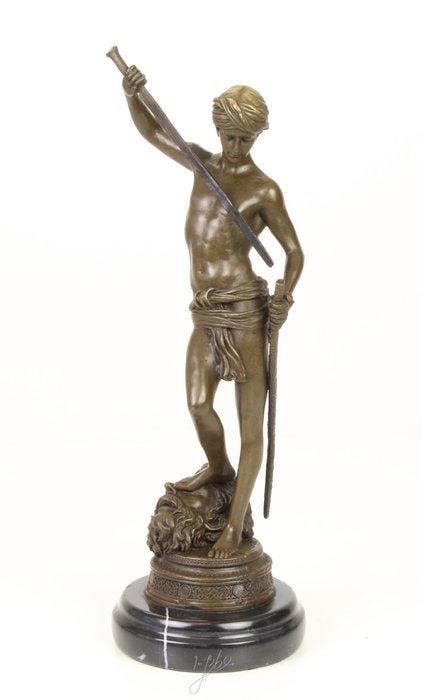 Figuur - A BRONZE SCULPTURE OF DAVIDS VICTORY OVER GOLIATH, Antiek en Kunst, Curiosa en Brocante