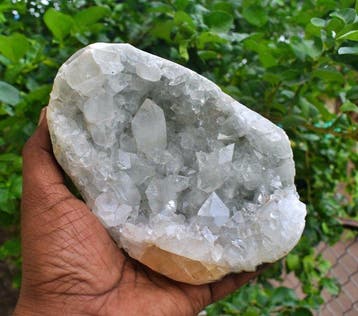 Prachtige puntige apophyllietkristallen in een geode Kristal, Verzamelen, Mineralen en Fossielen