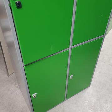 4-deurs Olssen kledinglocker EXTRA GROTE DEUREN met schade -, Huis en Inrichting, Ophalen of Verzenden, Nieuw