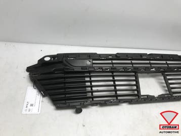 Peugeot 3008 5008 2016+ Voorbumper Rooster Midden 9816499377, Ophalen, Gebruikt, Peugeot, Bumper