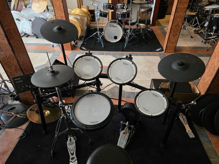 Roland TD07KVX met hihatstandaard, gaasvellen incl. kruk, Muziek en Instrumenten, Drumstellen en Slagwerk, Elektronisch, Zo goed als nieuw
