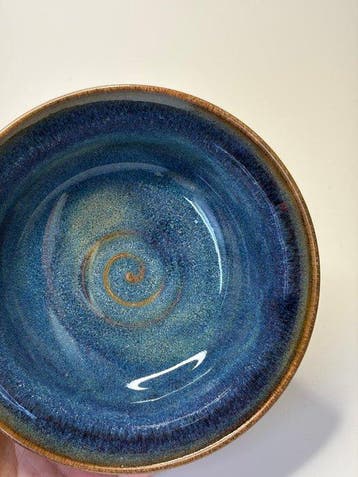 Japanse Juny-stijl chawan – diepblauw glazuur – gesigneerd