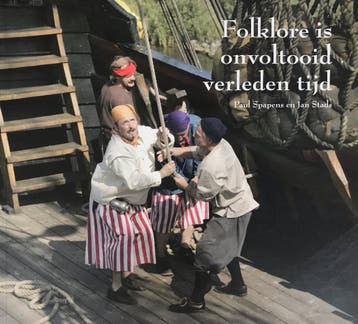 FOLKLORE IS ONVOLTOOID VERLEDEN TIJD - P. Spapens, Boeken, Verzenden, Gelezen, P. Spapens