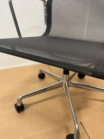 15X Refurbished Vitra Eames Ea 117 Bureaustoel, Huis en Inrichting, Bureaustoelen, Verzenden, Zwart, Zo goed als nieuw, Bureaustoel