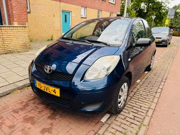 Toyota Yaris 1.0 3DR 2009 NAP/ElektrischPakket/WeinigGelopen, Auto's, Stof, Gebruikt, Zwart, Blauw