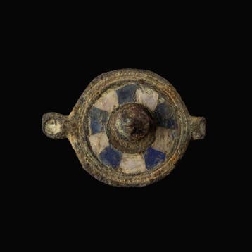 Oud-Romeins Geëmailleerde schijffibula - speld, Antiek en Kunst