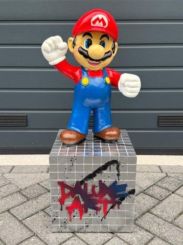 Daluxe Art - 1999 • XL Mario Display – 80 cm