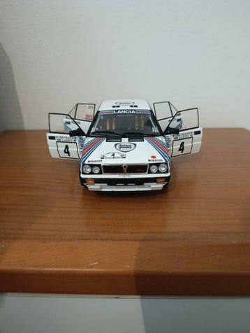Kyosho 1:18 - Modelauto - Lancia delta - vierwielaandrijving, Nieuw