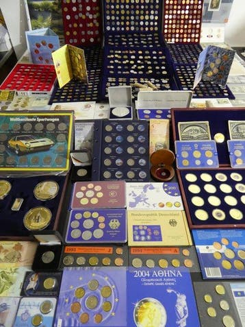 Wereld. Collection of coins/banknote/medals/euro inkl. pp
