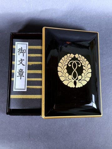 Japanse boeddhistische sutra-lakdoos met Nashiji-interieur –