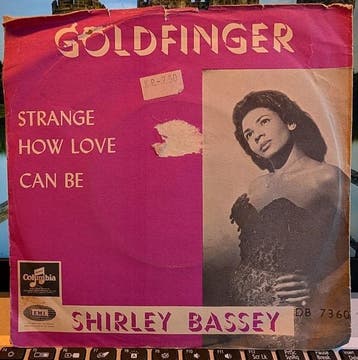 Shirley Bassey - Goldfinger / Strange how love can be, Ophalen of Verzenden, Gebruikt