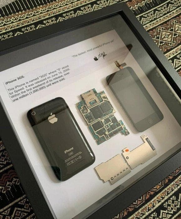 Apple iPhone 3GS (2009) framed - iPhone, Spelcomputers en Games, Spelcomputers | Overige Accessoires