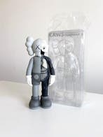 Kaws (1974) - Kaws companion flayed grey medicom toy 2016