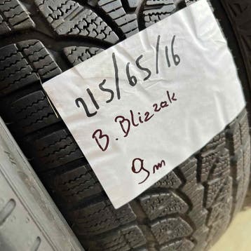 2 x Bridgestone Blizzak 215-65-16 Winterbanden 9mm, 16 inch, Band(en), Personenwagen, Gebruikt