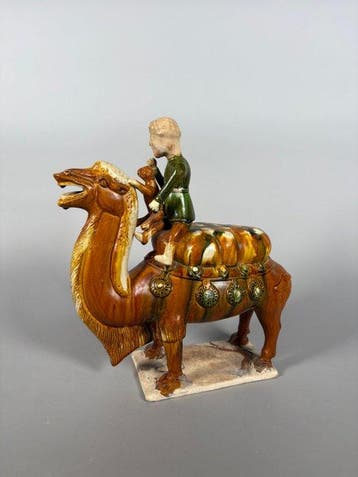 Oud Chinees, Tang-dynastie Terracotta kameel - 34 cm