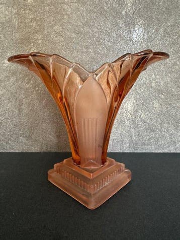 August Walther & Söhne - Greta - Art Deco Pressed Glass Vase, Antiek en Kunst, Antiek | Glas en Kristal