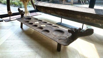 Mancala-bord (Congkak) 134 cm, 11,5 kg - Geen reserve -