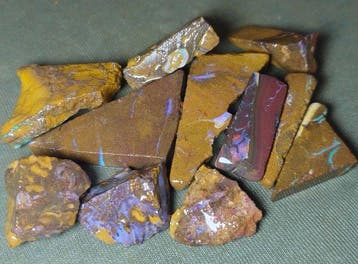 189 ct - Grote partij van 11 Australische Boulder-opaal -