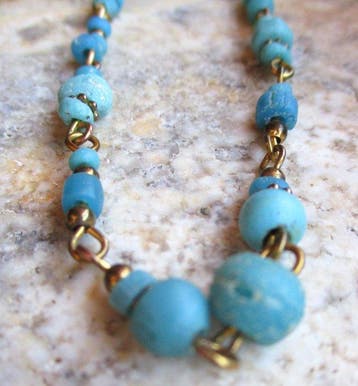 Oud-Romeins Glas Turkoois kralenarmband - 19 cm, Sieraden, Tassen en Uiterlijk, Antieke sieraden