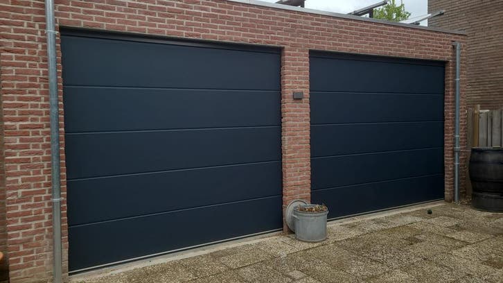 Div m elektrische Sectionaal Garagedeuren B.v 300x215 € 815, Doe-het-zelf en Verbouw, Deuren en Horren, Garagedeur, Nieuw, Metaal