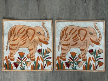Embroidered Elephant and Botanical Decorative Pillow Cover, Verzenden, Kinderen, Toath Palaw