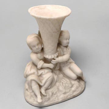 Biscuit Porcelain Vase with Cherub Children Figures - Vaas -