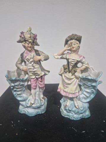 Pareja de figuras de porcelana alemana pintada a mano – Dama