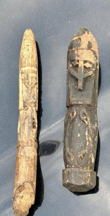 Set van 2 amuletfiguren uit Nieuw-Guinea, Yapen-eiland,