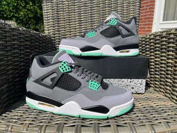 Nike Air Jordan 4 Green Glow - Maat 42 - Gloednieuw - (Neon), Overige kleuren, Verzenden, Nieuw, Sneakers of Gympen