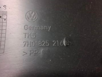 VOLKSWAGEN TRANSPORTER T5 T6 ONDERPLAAT 7H0 825 216, Ophalen of Verzenden, Gebruikt, Volkswagen